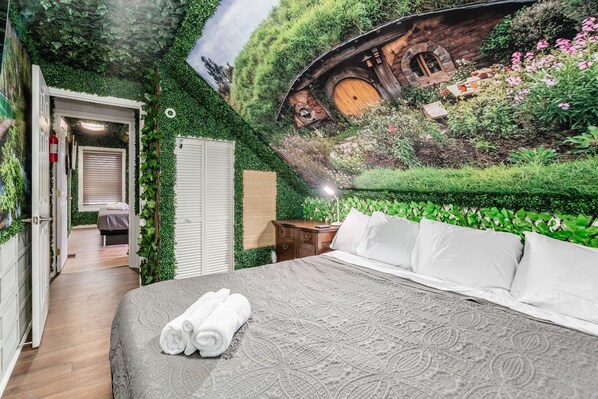 5 bedrooms, iron/ironing board, WiFi, bed sheets