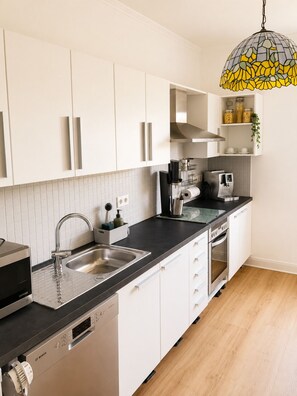 Coffee/tea maker, fridge, microwave, oven - Troisdorf - City - 64 sqm - 2 sleeping places  (Troisdorf)