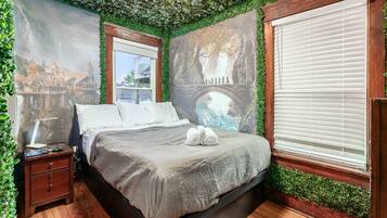 4 bedrooms, iron/ironing board, WiFi, bed sheets