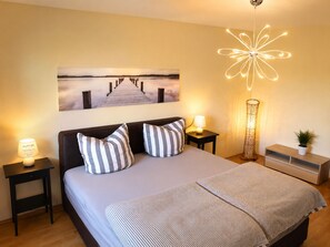 1 habitación, tabla de planchar con plancha, wifi gratis y ropa de cama
