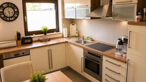 Private kitchen - Troisdorf-Rottersee - 60 square meters - 1 to 3 people, very quiet location, good transportation links (Troisdorf)