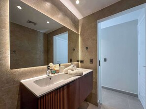 Shower, hair dryer, towels