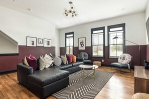 Televisión, oficina