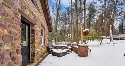 Pocono Pines Stone Cabin | Central to Attractions