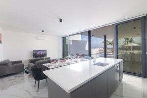 Villa, 5 soverom, privat basseng, hageutsikt | Oppholdsrom