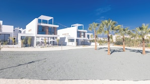 Vila, 5 quartos, piscina particular, vista para o jardim | Fachada