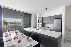 Villa, 5 chambres, piscine privée, vue jardin | Salle à manger