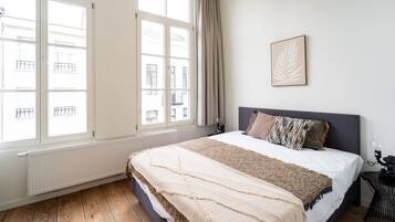 3 bedrooms, travel crib, WiFi, bed sheets