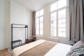 3 室のベッドルーム、旅行用ベビーベッド、WiFi、ベッドシーツ