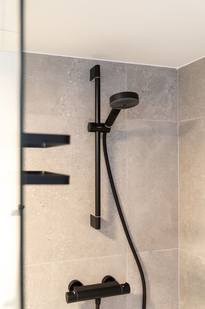 Shower, hair dryer, towels, shampoo