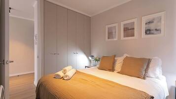 2 habitaciones, tabla de planchar con plancha, wifi y ropa de cama