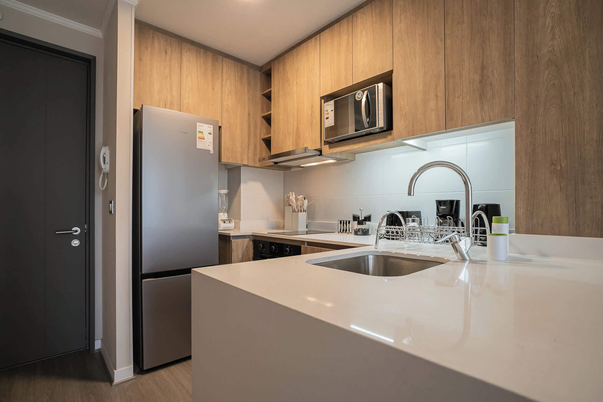 Refrigerador, microondas, horno y parrilla de estufa 