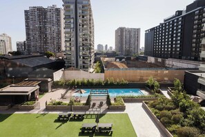 Pool - 1BR Apartment in Nunoa | Chic and Sunlit Space (Ñuñoa)