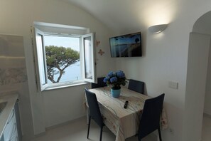 Dining - Mamma Titina Holiday House, un grazioso appartamento in Costiera Amalfitana (San Michele)
