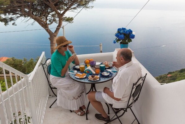 Outdoor dining - Mamma Titina Holiday House, un grazioso appartamento in Costiera Amalfitana (San Michele)
