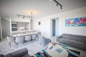 Villa, 5 habitaciones, alberca privada, vista al jardín | Sala de estar