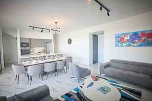 Villa, 5 chambres, piscine privée, vue jardin | Salle de séjour