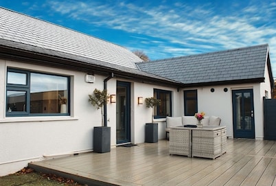 Spacious, Modern, Cosy, 4-Bedroom, 4-Bathroom Home. Views of Rock of Cashel.