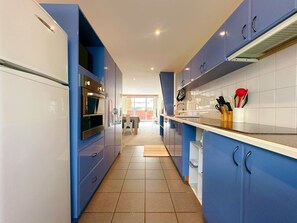 Fridge, microwave, oven, stovetop - City Center Stay, With Parking (Hobart)