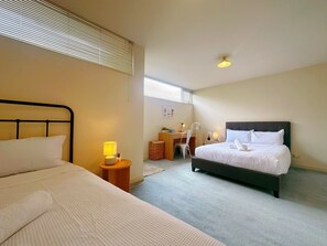 2 bedrooms, desk, iron/ironing board, travel cot - City Center Stay, With Parking (Hobart)