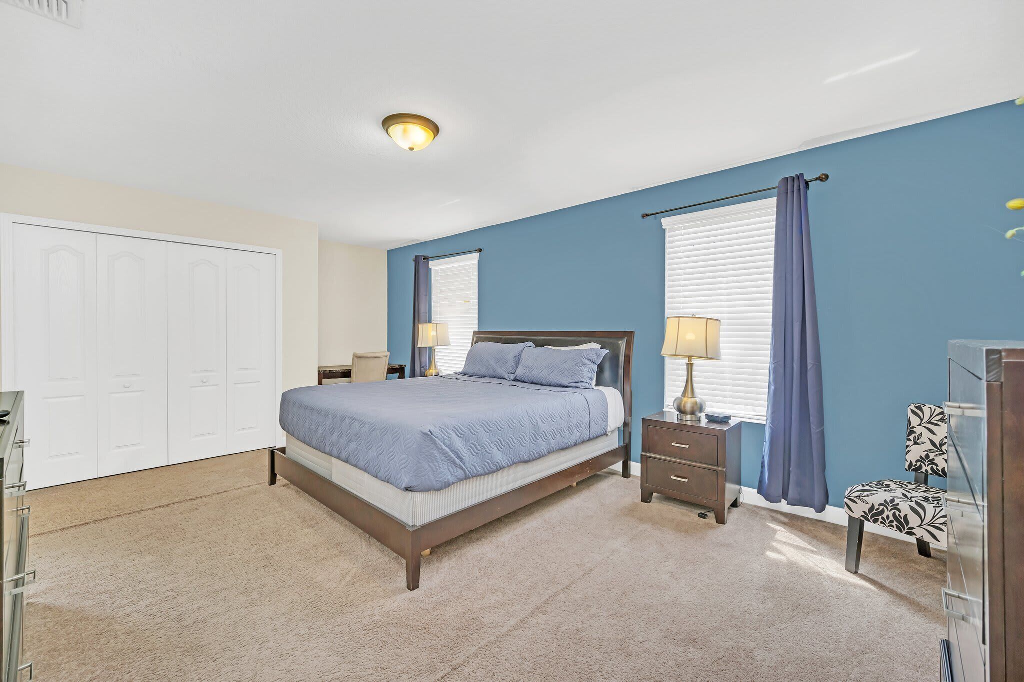 6 bedrooms, iron/ironing board, WiFi, bed sheets