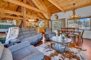 Smart TV, fireplace, table football - Hibernation Station | Rustic Cabin + Hot Tub (Arrowbear Lake)