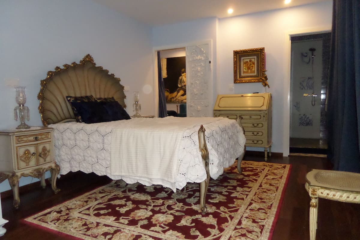 Family Triple Room, Valley View | Laptop workspace, blackout drapes, soundproofing, iron/ironing board