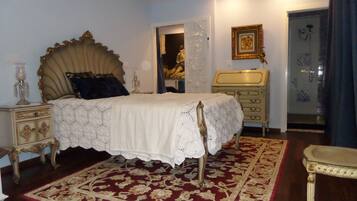 Family Triple Room, Valley View | Laptop workspace, blackout drapes, soundproofing, iron/ironing board