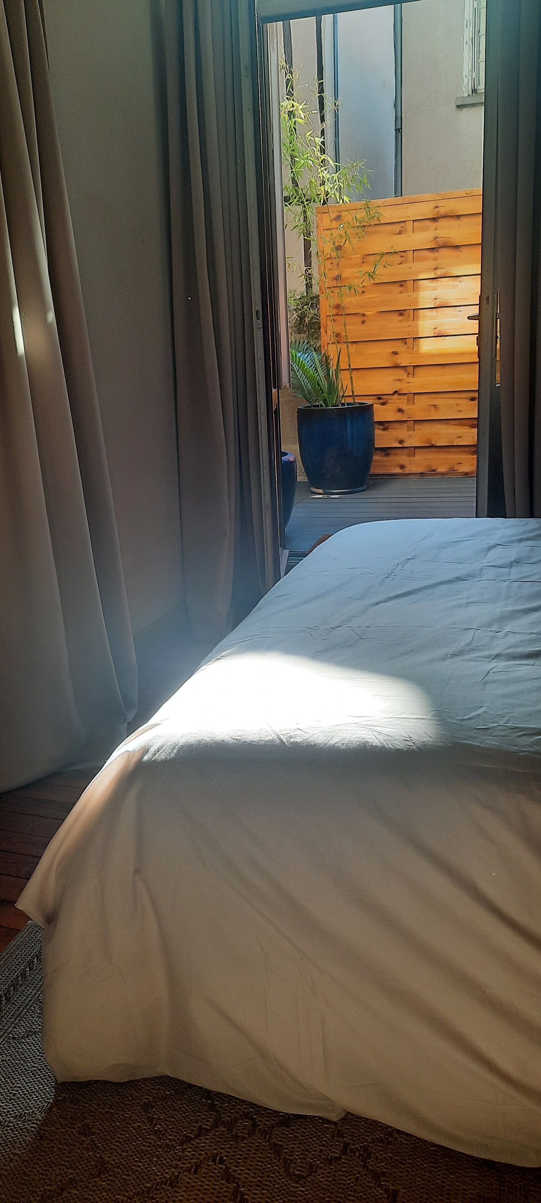 3 chambres, fer et planche à repasser, Wi-Fi, draps fournis