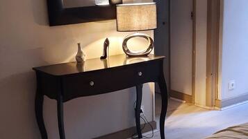 3 chambres, fer et planche Ă repasser, Wi-Fi, draps fournis