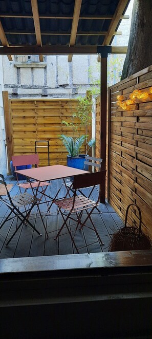 Outdoor dining - Large, charming and comfortable apartment in the city center with parking space  (Villefranche-de-Rouergue)