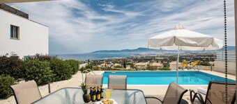 ลัตชี ฮอลิเดย์ วิลลา Ev21