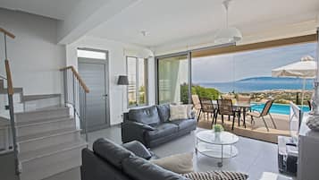 Villa, 3 Bedrooms, Private Pool, Garden View | Living room