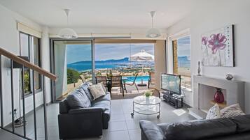 Villa, 3 Bedrooms, Private Pool, Garden View | Living room