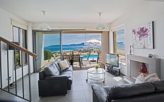 Villa, 3 Bedrooms, Private Pool, Garden View | Living room