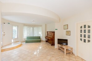 Living area - Relax with Stunning Sea View at Mulberry House (Agios Panteleimon)