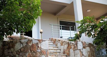 Relax with Stunning Sea View at Mulberry House