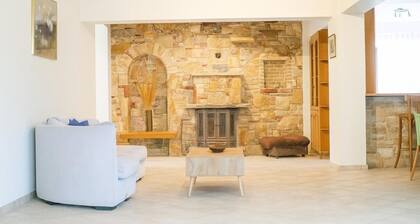 Relax with Stunning Sea View at Mulberry House