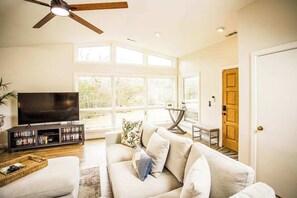 TV, videospill, DVD-spiller og kontorer