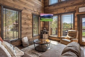 تلفزيون ذكي، مدفأة، ألعاب فيديو، مشغل دي في دي