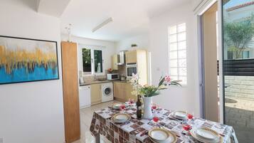 Biệt thự, 2 phòng ngủ, hồ bơi riêng, quang cảnh vườn | Phòng ăn