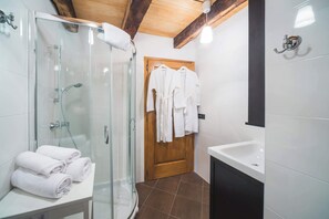 Dusche, Haartrockner, Handtücher