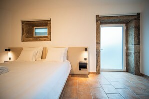 Villa, Ocean View | Minibar, in-room safe, desk, soundproofing - Quinta da Victória by venimar (Viana do Castelo)