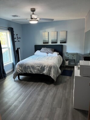 4 室のベッドルーム、アイロン / アイロン台、WiFi、ベッドシーツ