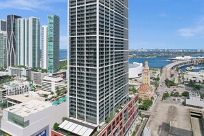Exterior - 47th-Floor Studio | City Views + FREE Parking (Downtown)