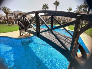 Piscine couverte, piscine extérieure