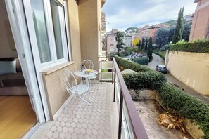 Outdoor dining - Graceful Apartment near St.Peter - METRO at mt 100 (Roma)