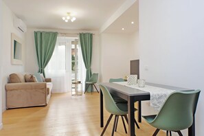 Dining - Graceful Apartment near St.Peter - METRO at mt 100 (Roma)