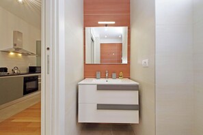 Fridge, oven, stovetop, dishwasher - Graceful Apartment near St.Peter - METRO at mt 100 (Roma)