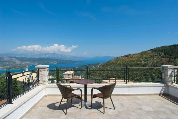 تناول الطعام بالخارج